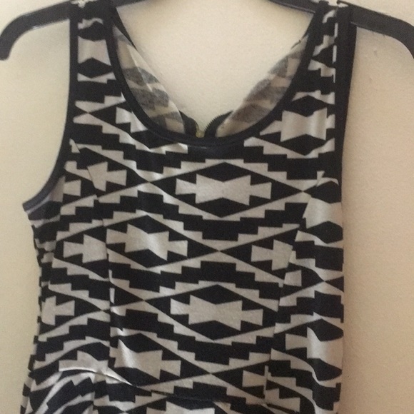 Black and white zigzag dress - Picture 1 of 6
